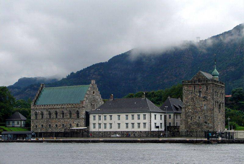 Kastil Bergenhus Fortress (trekearth.com)