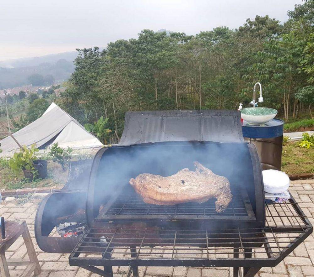 BBQ (instagram.com/ciremailand.glamping)