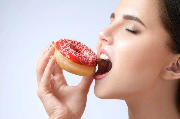 ilustrasi makan (freepik.com/master1305)
