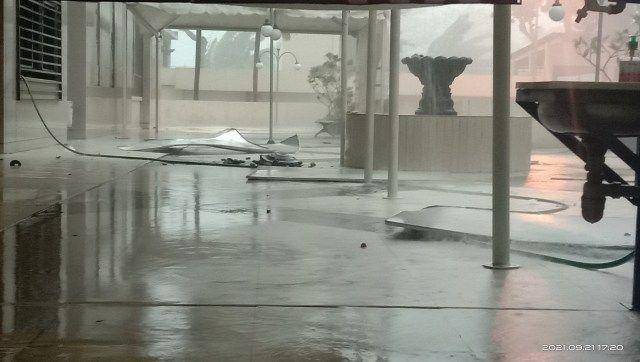 Kantor Baleka II Kota Depok mengalami kerusakan akibat angin puting beliung. (Istimewa)
