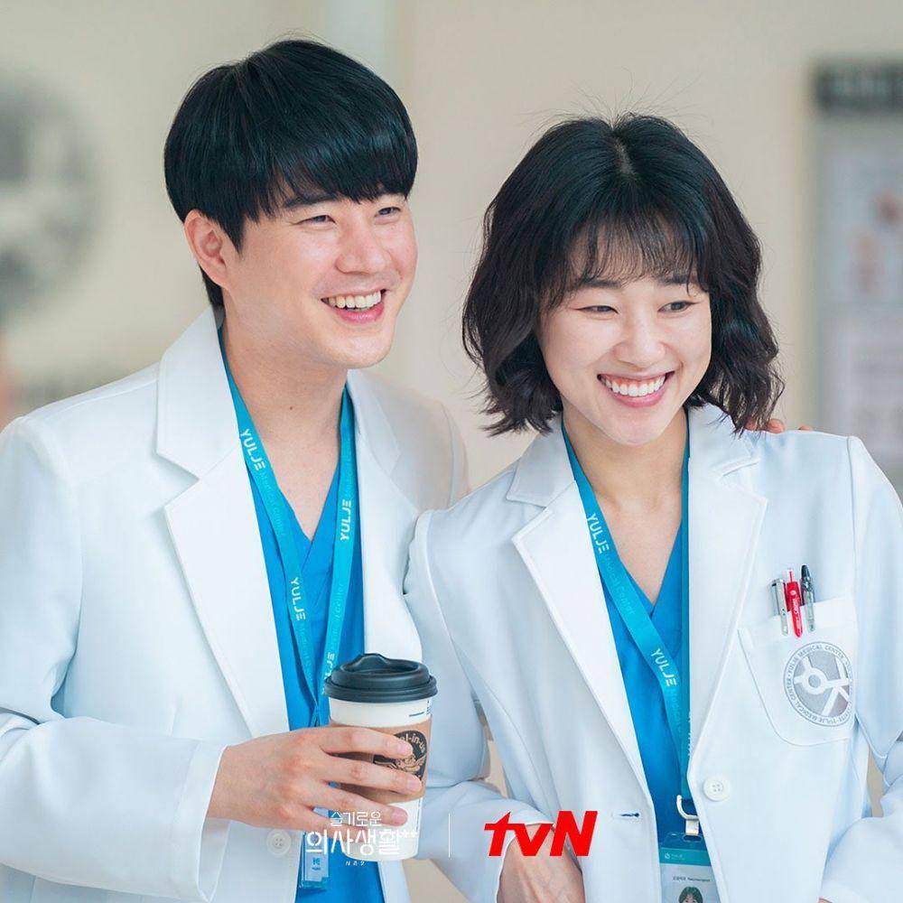 Moon Tae Yoo dan Ha Yoon Kyung di Hospital Playlist 2 (instagram.com/hospitalplaylist_official)
