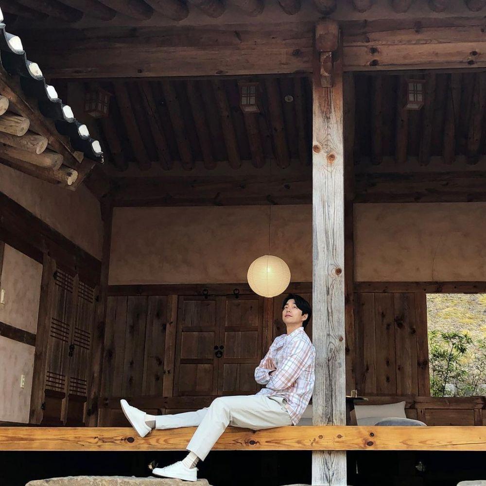 ootd kasual Gong Yoo (instagram.com/management_soop)