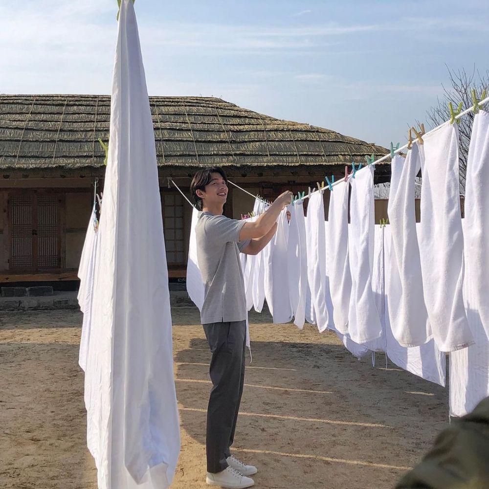 ootd kasual Gong Yoo (instagram.com/management_soop)