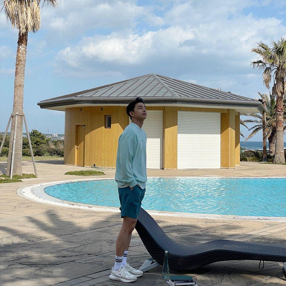 ootd kasual Gong Yoo (instagram.com/management_soop)
