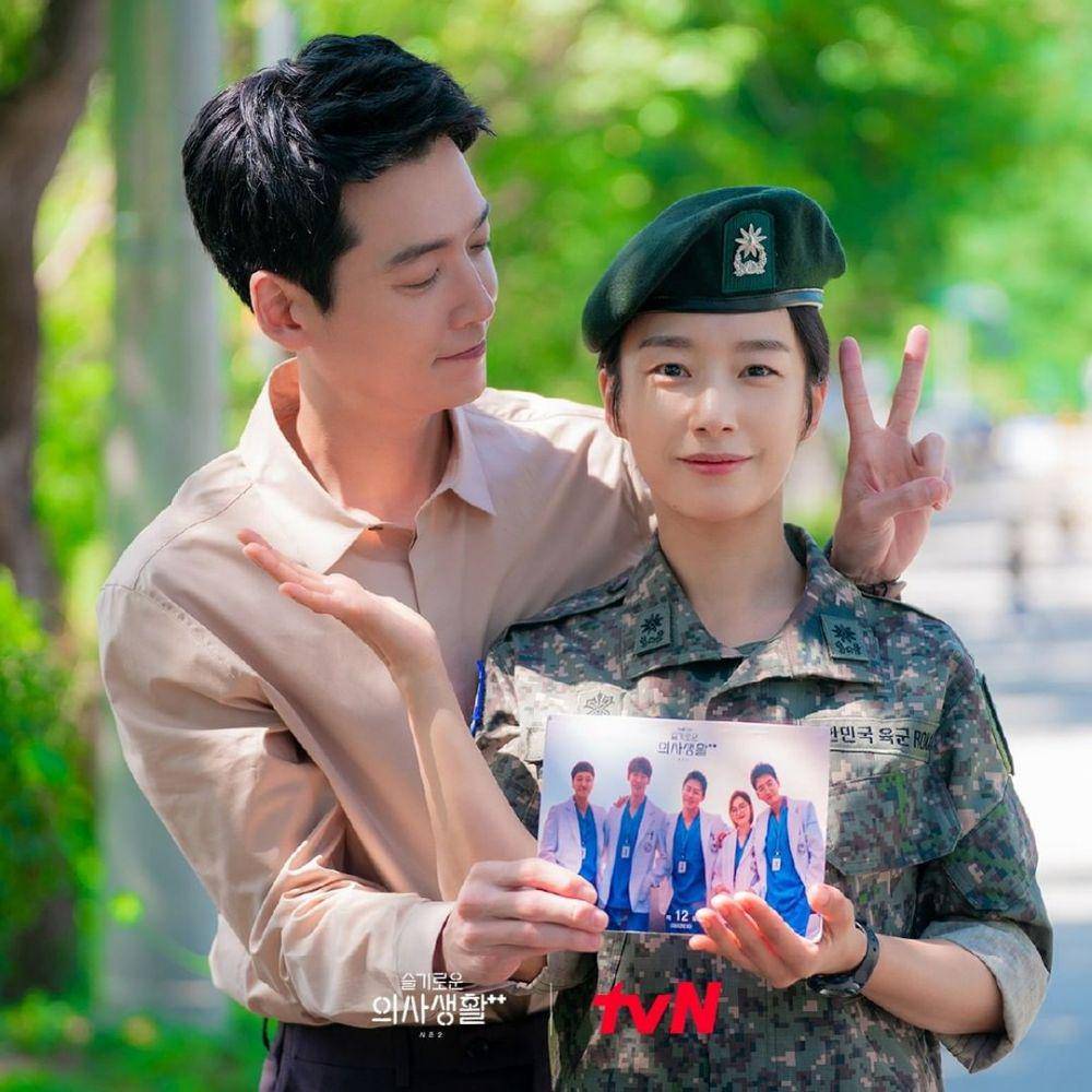 Jung Kyung Ho and Kwak Sun Young di Hospital Playlist 2 (instagram.com/hospitalplaylist_official)