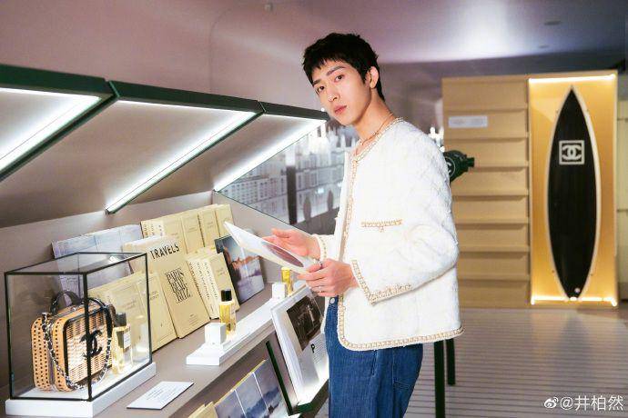 Jing Boran (weibo.com/井柏然)