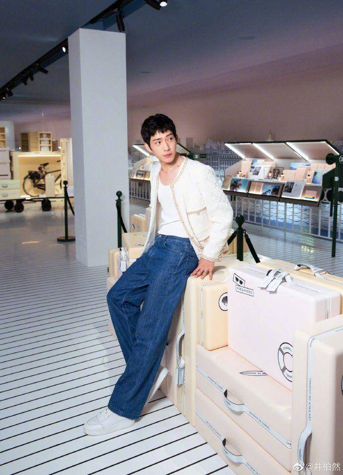 Jing Boran (weibo.com/井柏然)