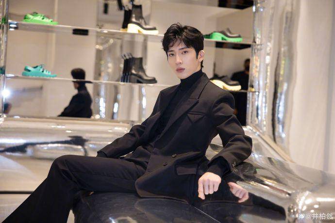 Jing Boran (weibo.com/井柏然)