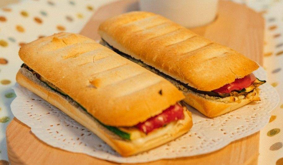 ilustrasi three cheese chicken panini (pexels.com/Bert Christiaens)