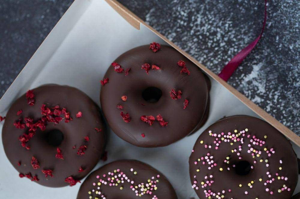 ilustrasi olahan serba boston cream (pexels.com/Valeria Boltneva)