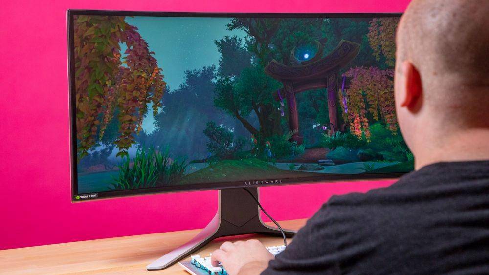 ilustrasi bermain game di monitor ultrawide (tomsguide.com)