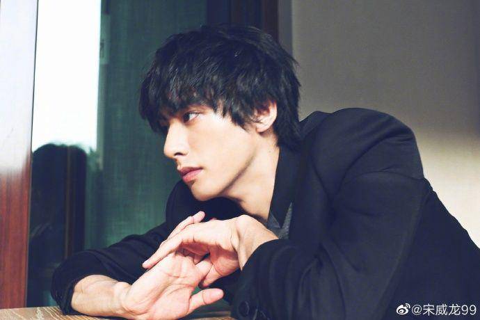 Song Weilong (weibo.com/宋威龙99)