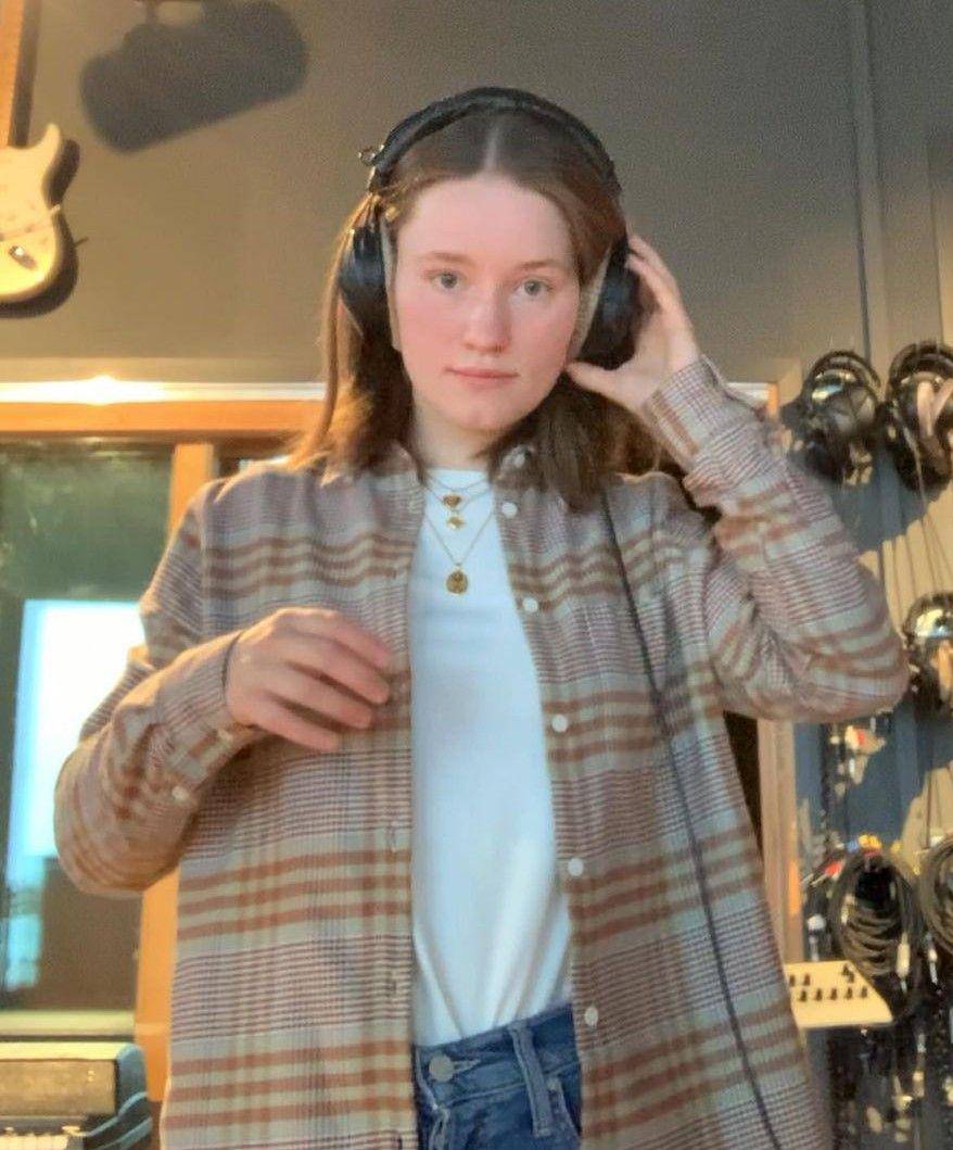 Kemeja flanel (instagram.com/thisissigrid)