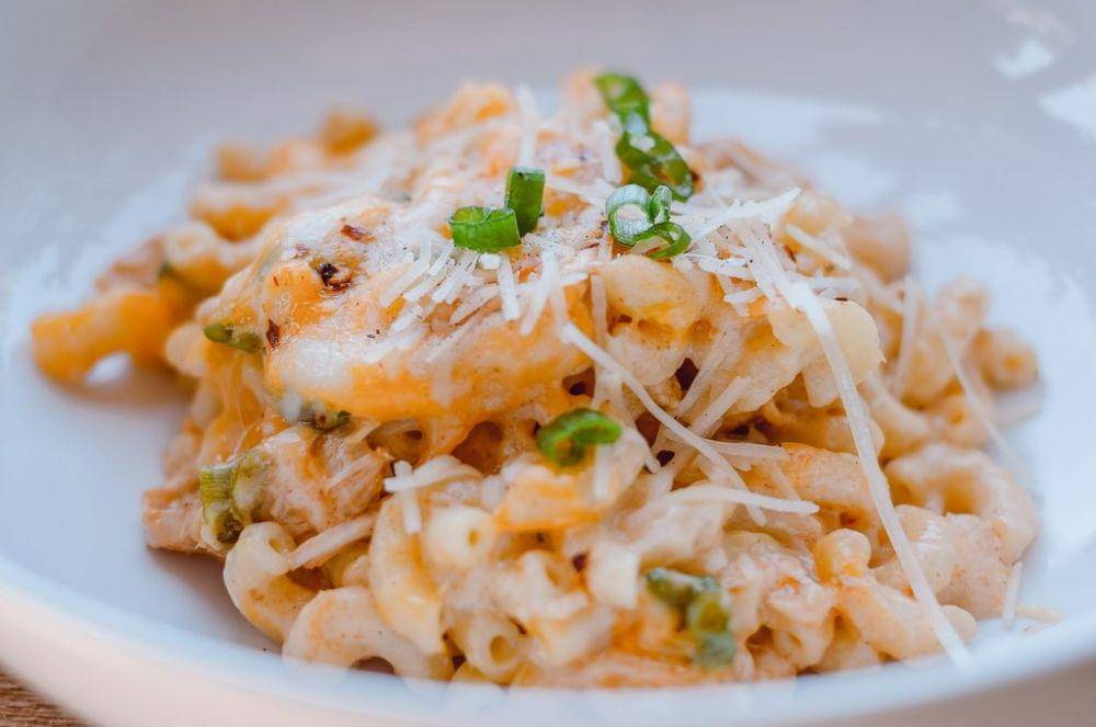 ilustrasi three cheese macaroni (unsplash.com/Tina Witherspoon)