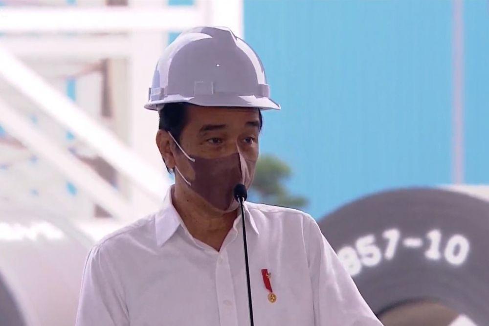 Presiden Jokowi resmikan dan tinjau Pabrik Industri Baja PT Krakatau Steel di Cilegon pada Selasa (21/9/2021). (youtube.com/Sekretariat Presiden)