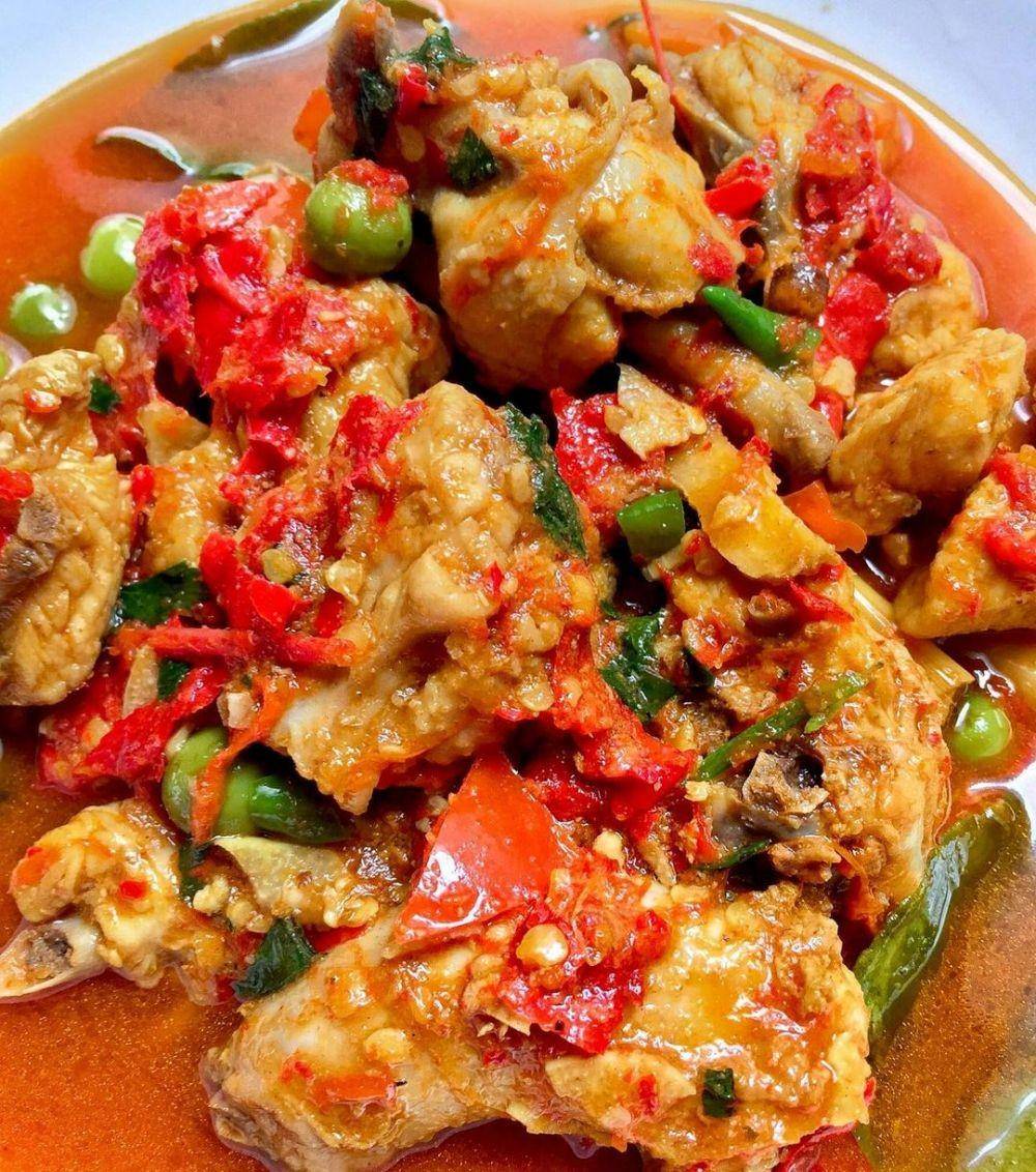 Ayam pedas (instagram.com/daithienn2)