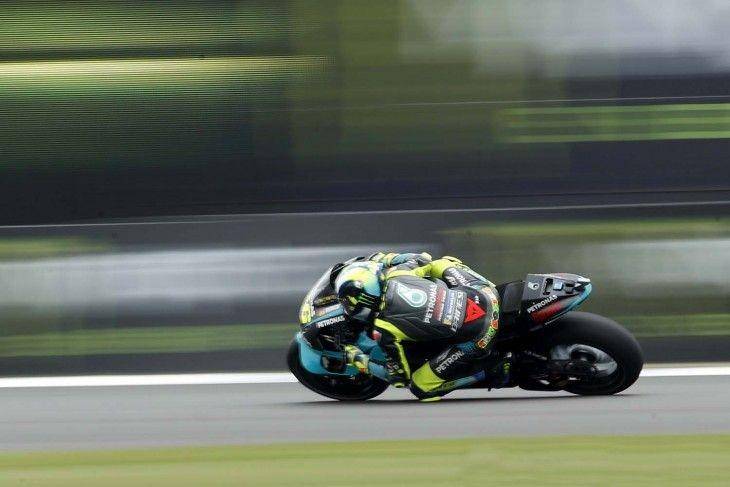 Valentino Rossi beraksi di atas sirkuit MotoGP. (ANTARA FOTO/Reuters/Andrew Boyers)