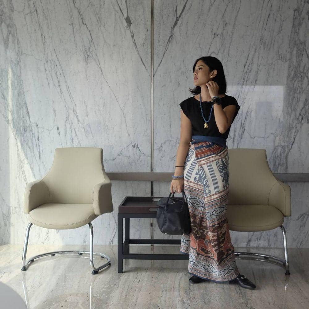 Outfit Dian Sastrowardoyo. (instagram.com/therealdisastr)