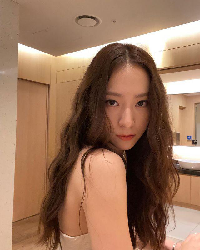 Krystal Jung (instagram.com/vousmevoyez)