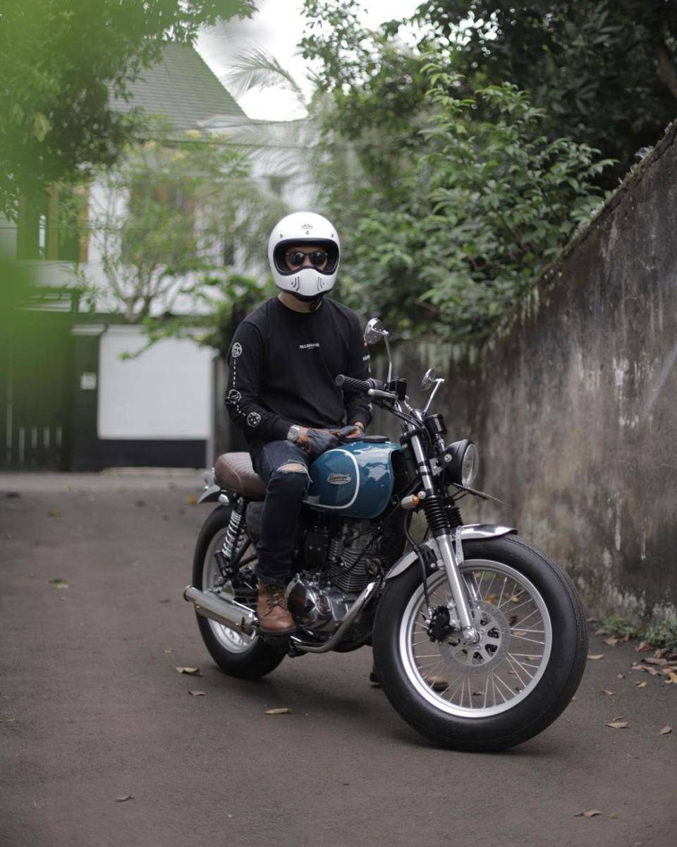 Arief Muhammad menunggangi motor (instagram.com/ariefmuhammad)