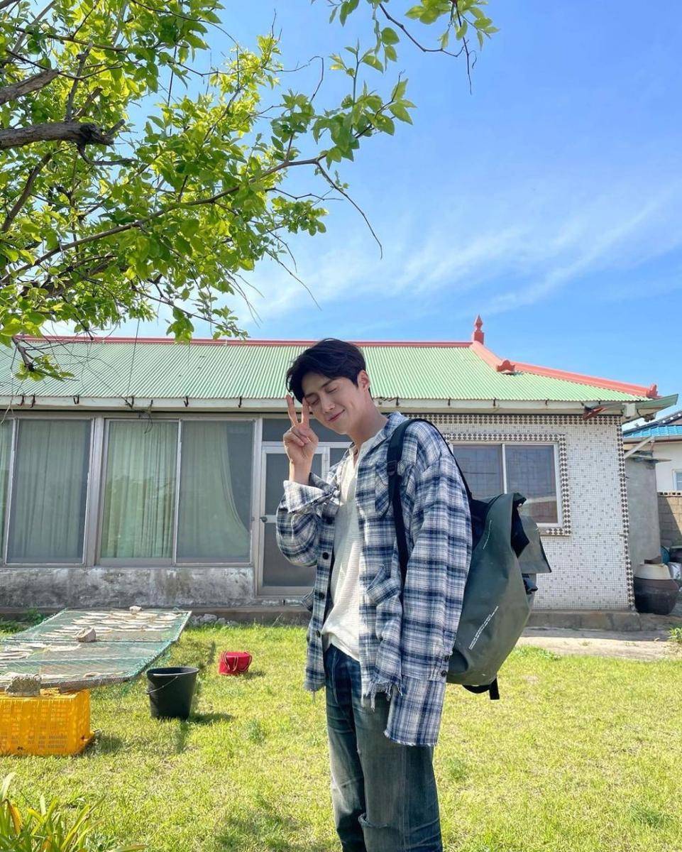 Kim Seon Ho (instagram.com/seonho__kim)