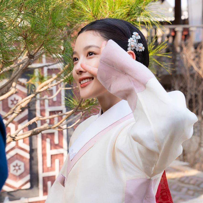 Kim Yoo Jung (instagram.com/you_r_love)
