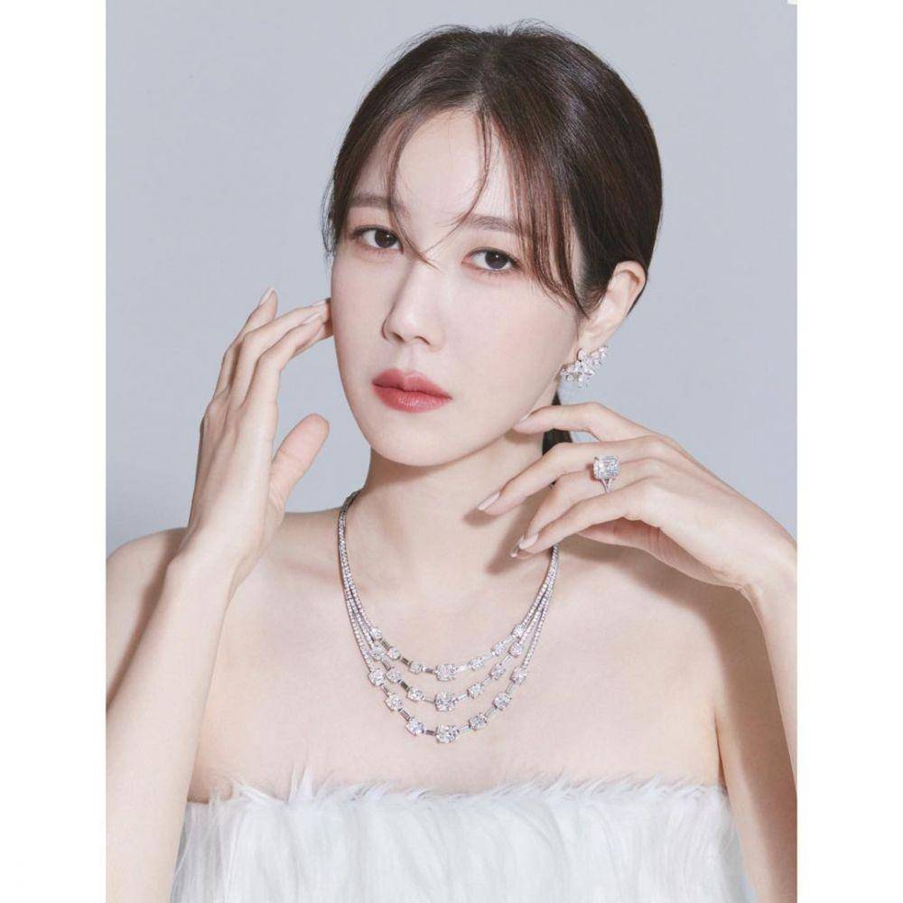 Lee Ji Ah (instagram.com/e.jiah)