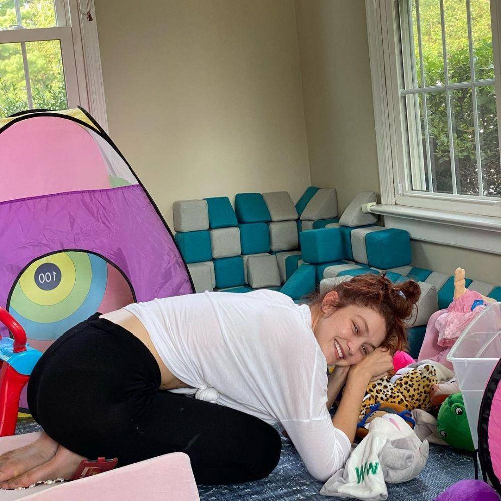 Gigi Hadid (instagram.com/bellahadid)