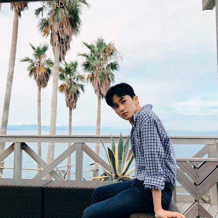 Kemeja ala Mark NCT (instagram.com/nctunited00)