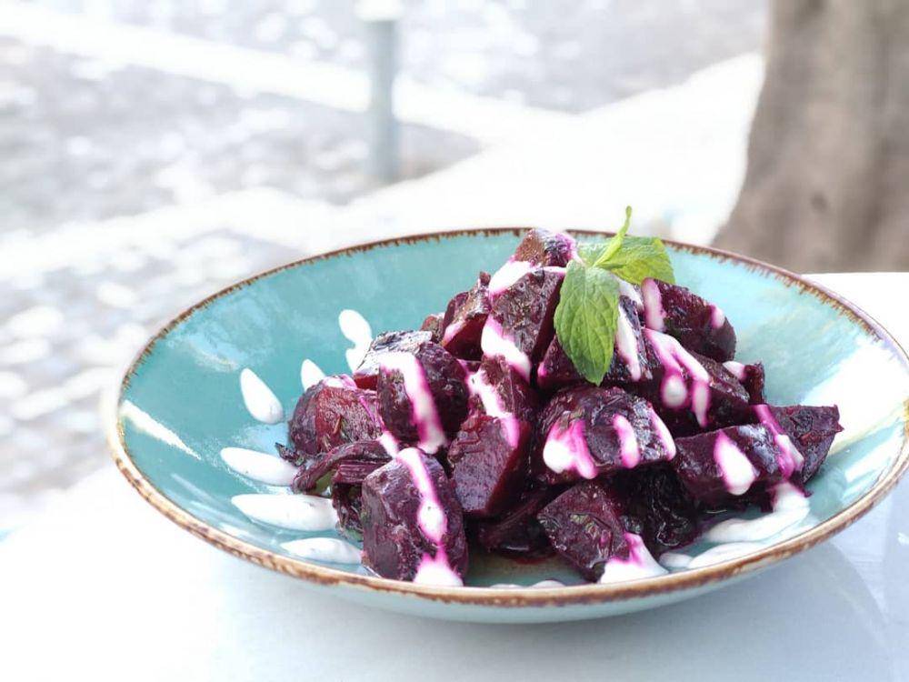pantzarosalata (instagram.com/kafeneionacropoleos)