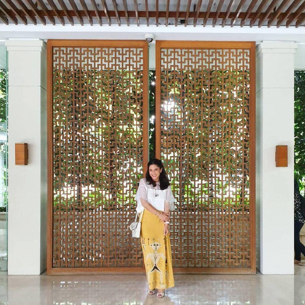 Outfit Dian Sastrowardoyo. (instagram.com/therealdisastr)