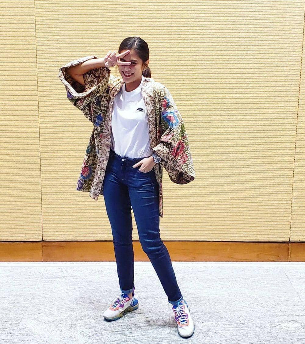 Outfit Dian Sastrowardoyo. (instagram.com/therealdisastr)