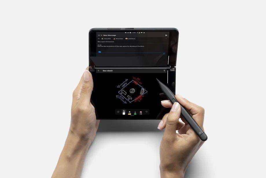 Surface Duo 2 dengan Surface Slim Pen 2 (Dokumentasi Microsoft)