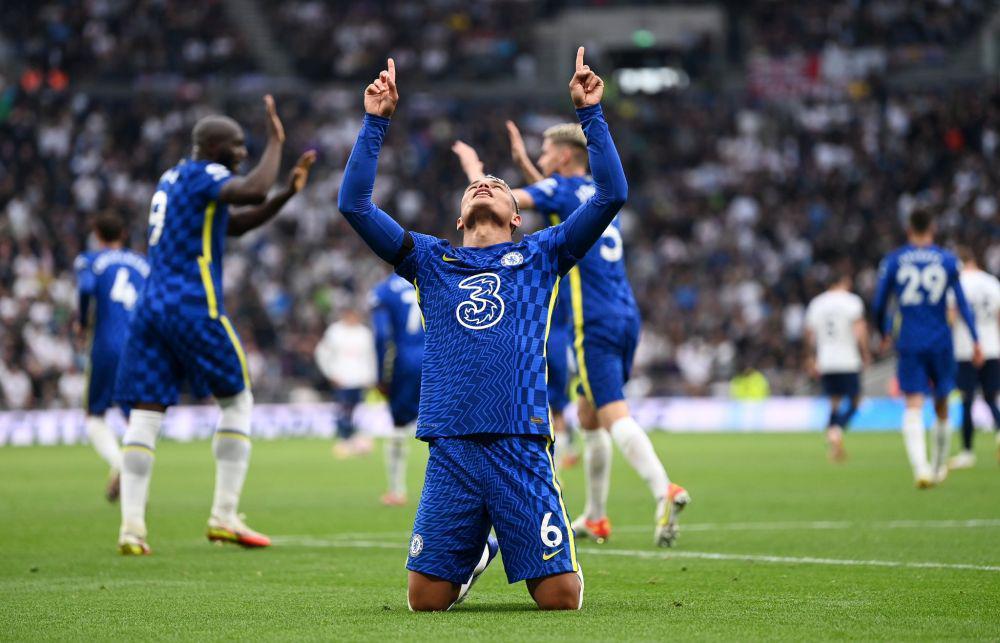 Potret Thiago Silva dengan gaya selebrasinya (twitter.com/tsilva3)