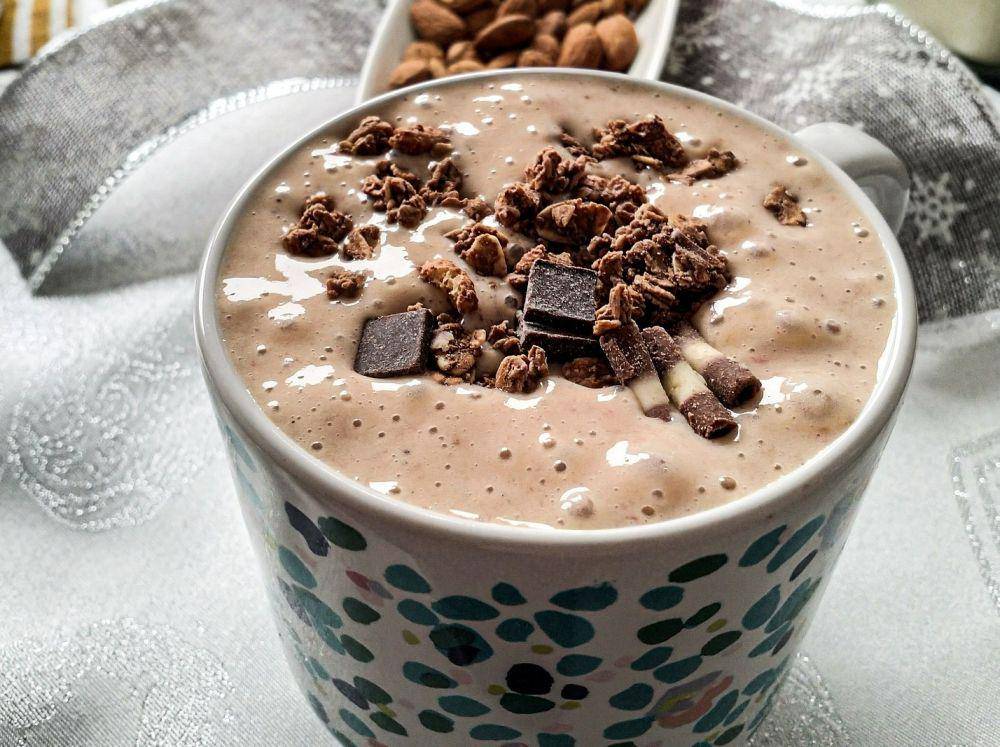 ilustrasi choco almond milk smoothie (pixabay.com/Marko Tomic)