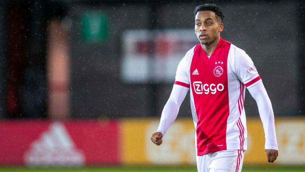 potret Jurrien Timber bersama Ajax (tellerreport.com)