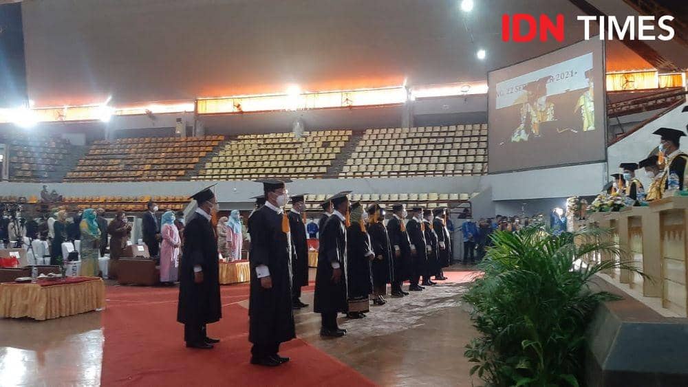 Unila kukuhkan 15 guru besar di Gedung Serba Guna Unila (22/9/2021) (IDN Times/Silviana)