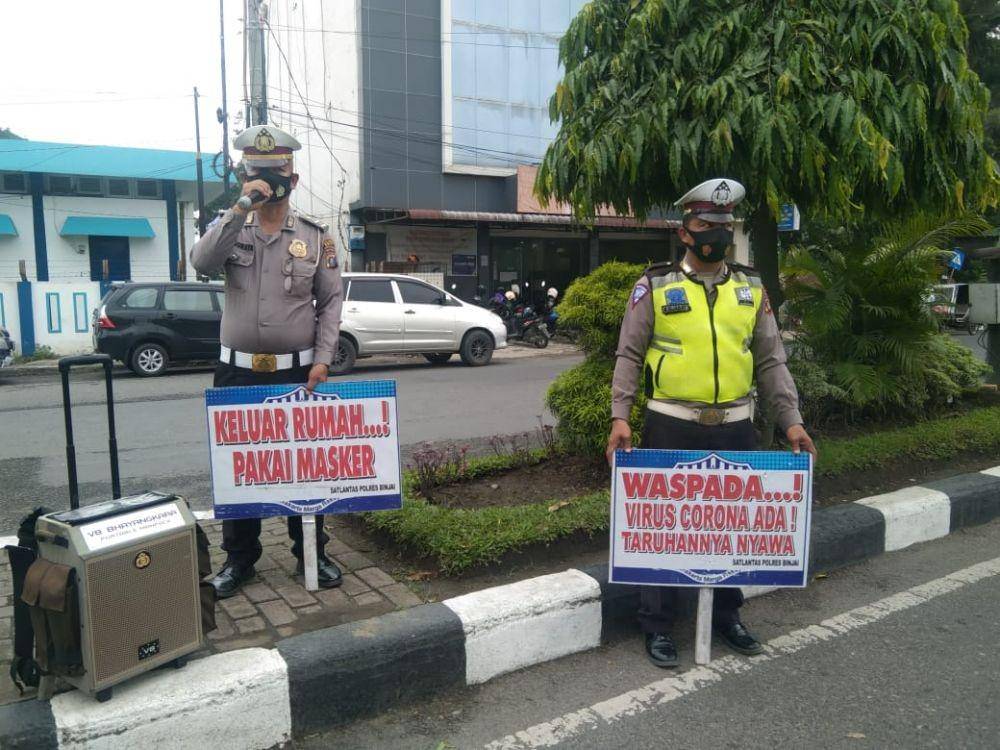 Sosialisasi dan edukasi tertip lalu lintas serta prokes yang dilakukan Satlantas Polres Binjai (IDN Times/ istimewa)