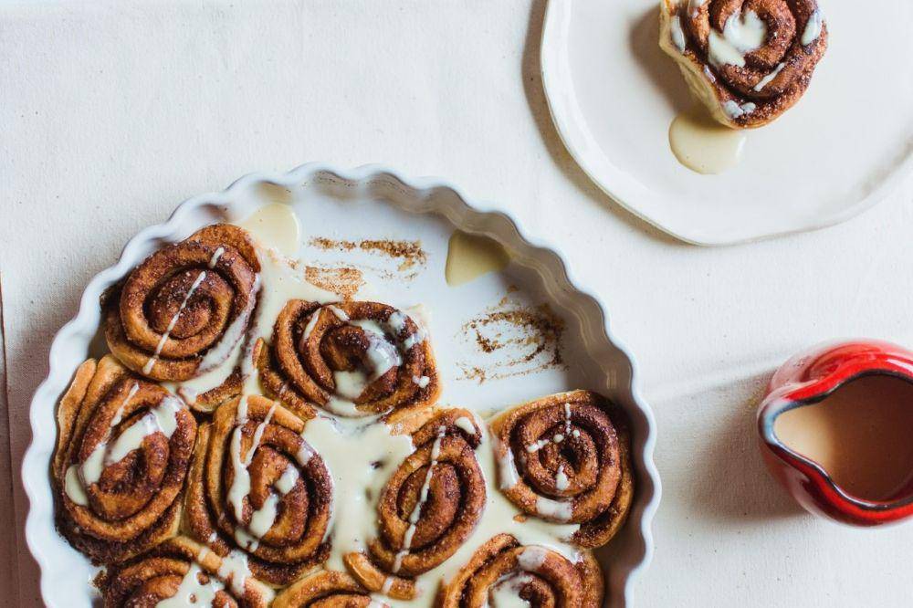 ilustrasi cinnamon sticky bun (unsplash.com/Klara Avsenik)
