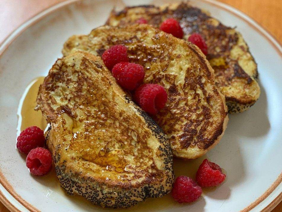 ilustrasi panettone french toast (pexels.com/Sean Stevens)