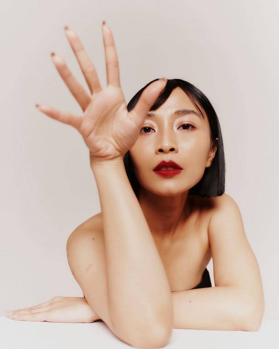 Rinni Wulandari untuk album Skins (dok. Rinni Wulandari)
