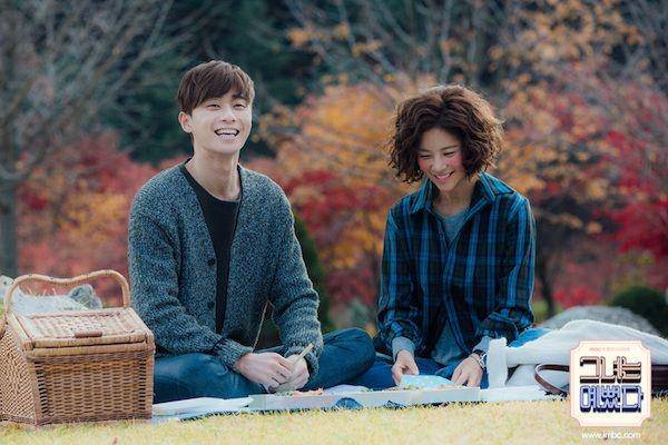 Kim Hye Jin dan Ji Sung Joon dalam drama She Was Pretty (dok. MBC)