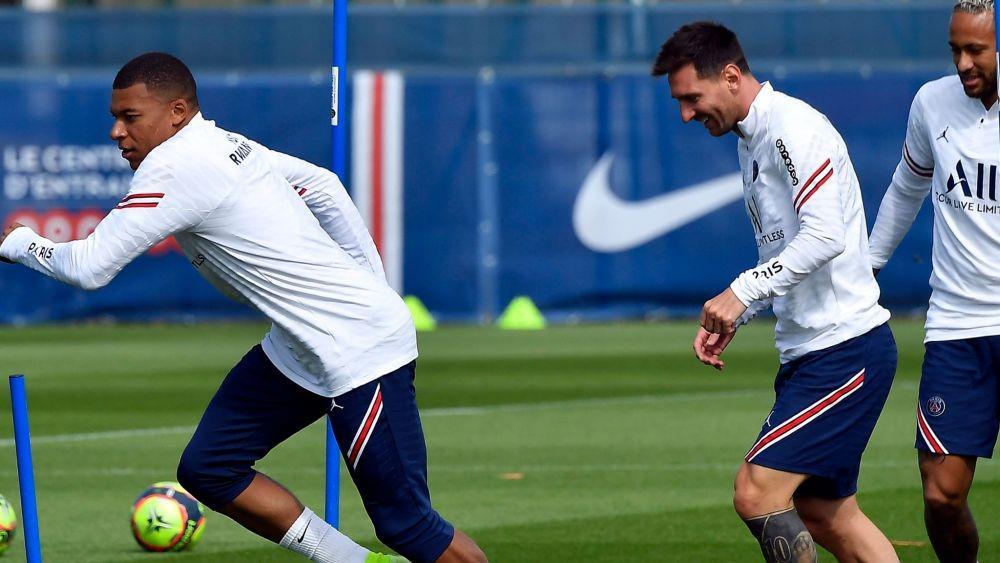 Kylian Mbappe, Lionel Messi, dan Neymar. (skysports.com)