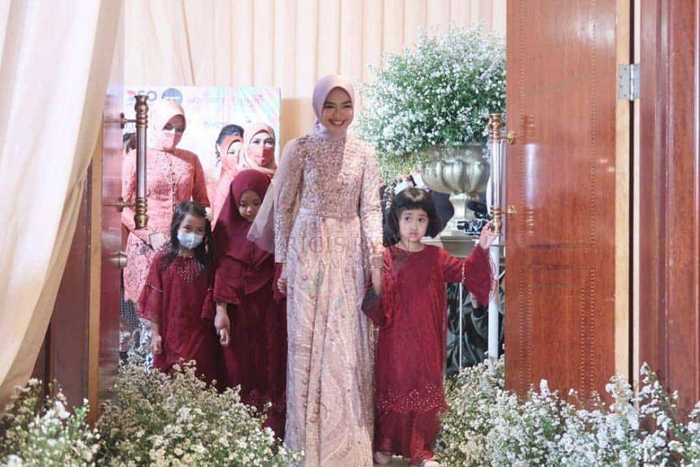 Ria Ricis dan Teuku Ryan (berbagai sumber)