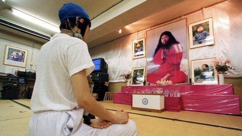 ilustrasi pengikut Aum Shinrikyo (bbc.com)