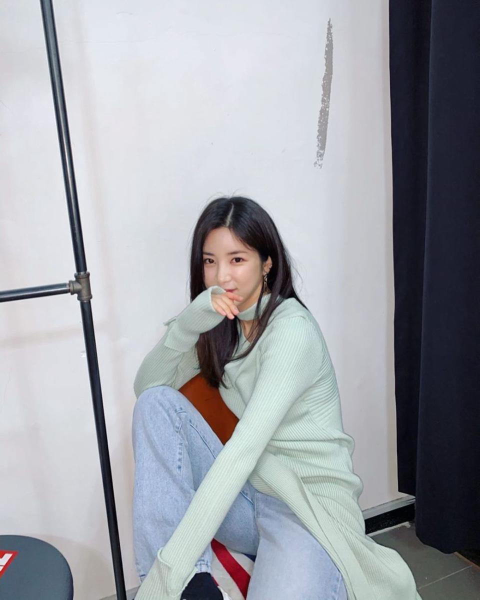Celana jeans ala Chorong A-Pink (instagram.com/mulgokizary)