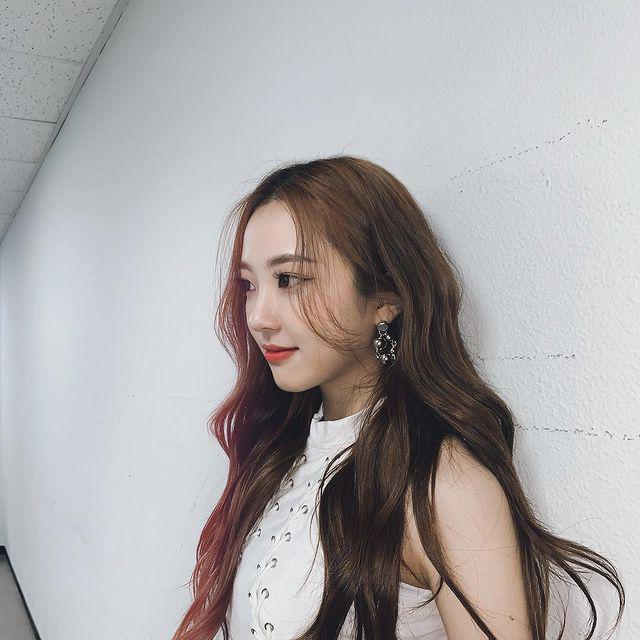 Hyeseong ELRIS (instagram.com/excuseline)