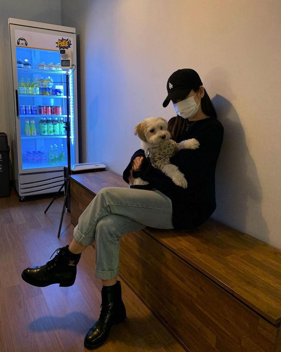 Celana jeans ala Chorong A-Pink (instagram.com/mulgokizary)
