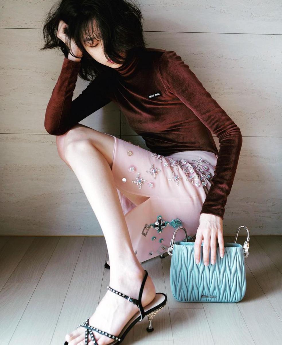 Jung Ho Yeon (instagram.com/hoooooyeony)