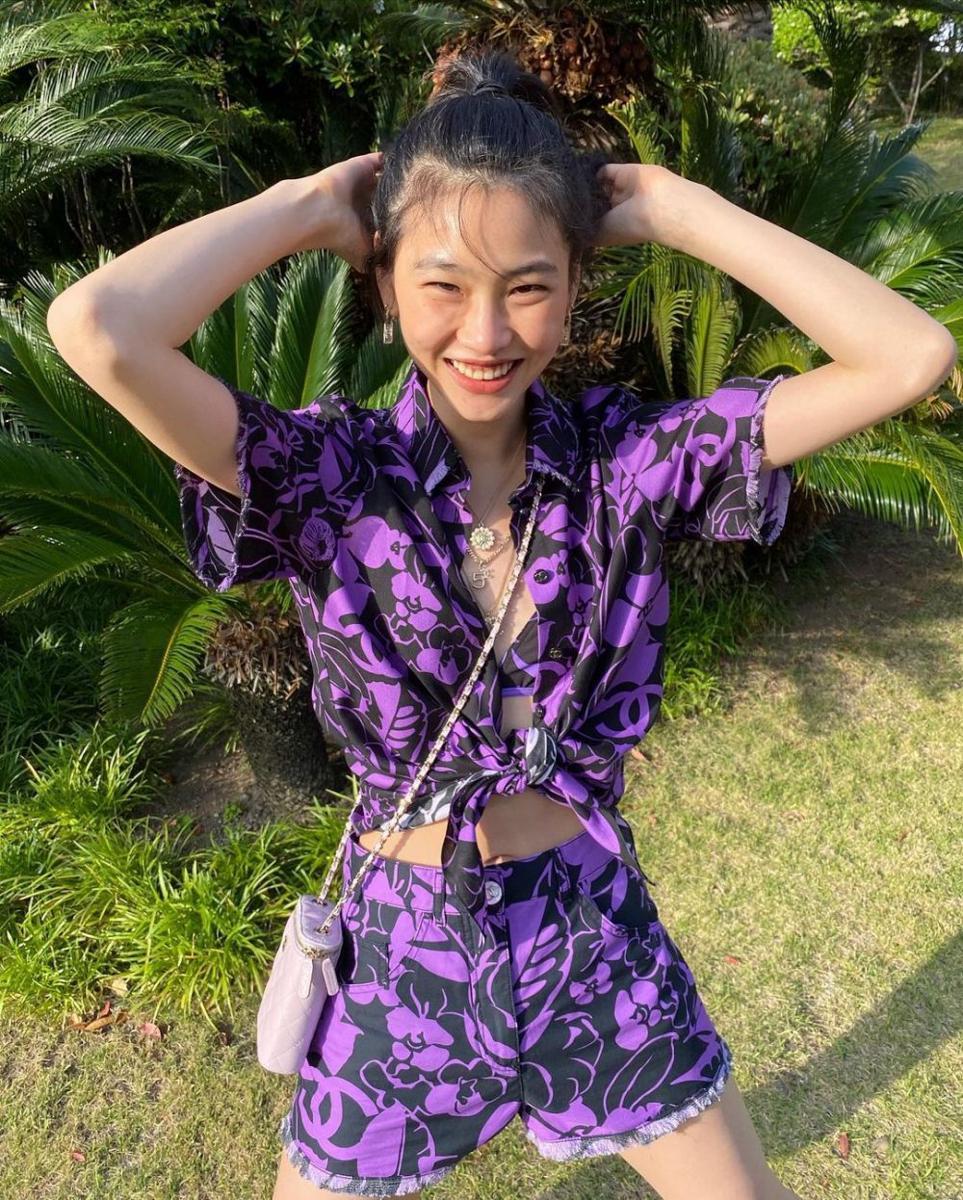 Jung Ho Yeon (instagram.com/hoooooyeony)